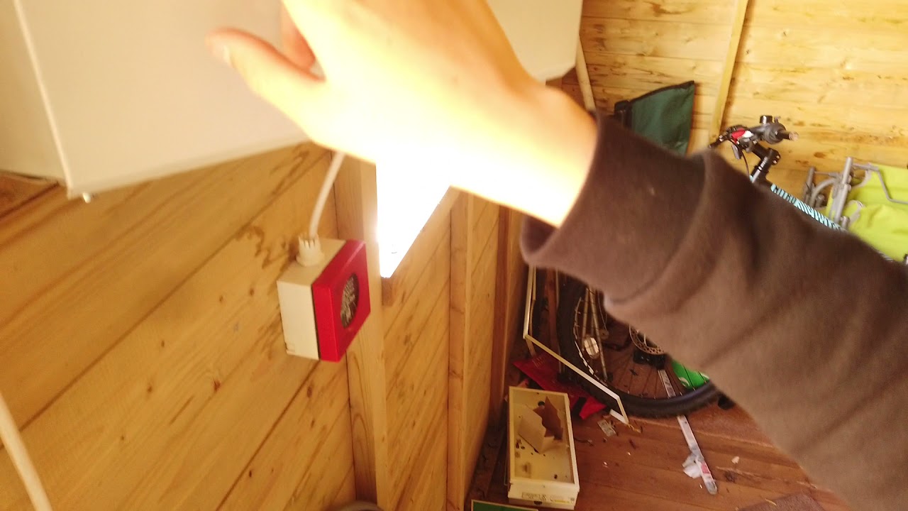 How to break glass in a Gent call point Demo