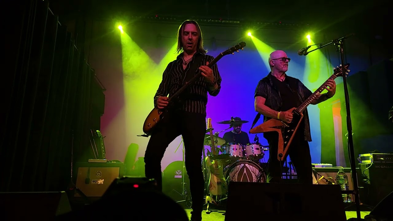 Wishbone Ash playing Jailbait