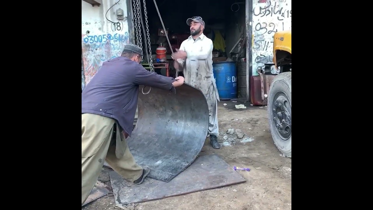 Expert Welder Building 1250 kg Bucket Of Excavator in Old Ship Steel Plate