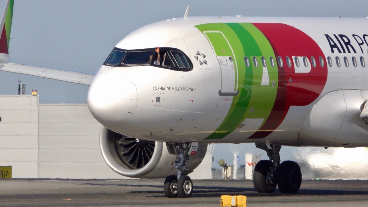 TAP A320neo Captain Opens Window and Waves at Lisbon Airport!
