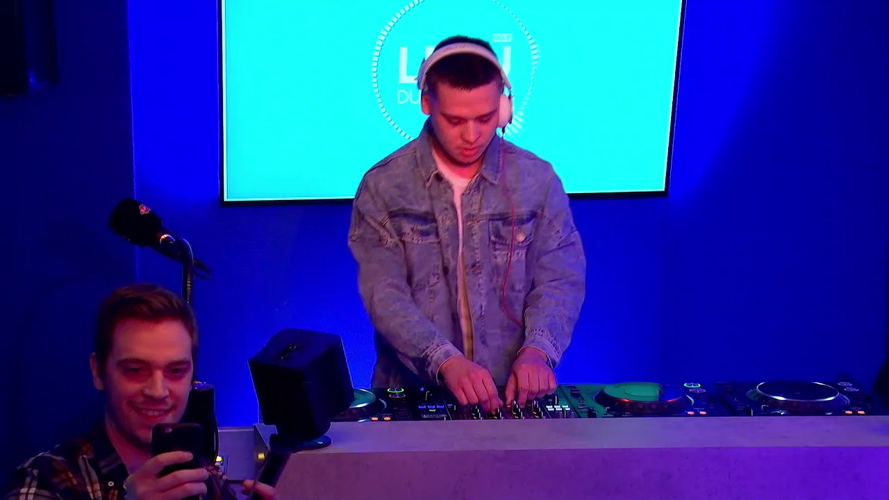 DJ Starfish mix dans Bruno Dans La Radio (FUN RADIO)