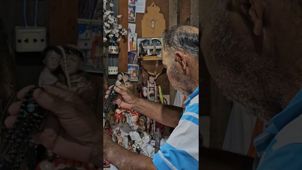 Benzedor do semin&aacute;rio, fazendo um benzimento contra bugru.
