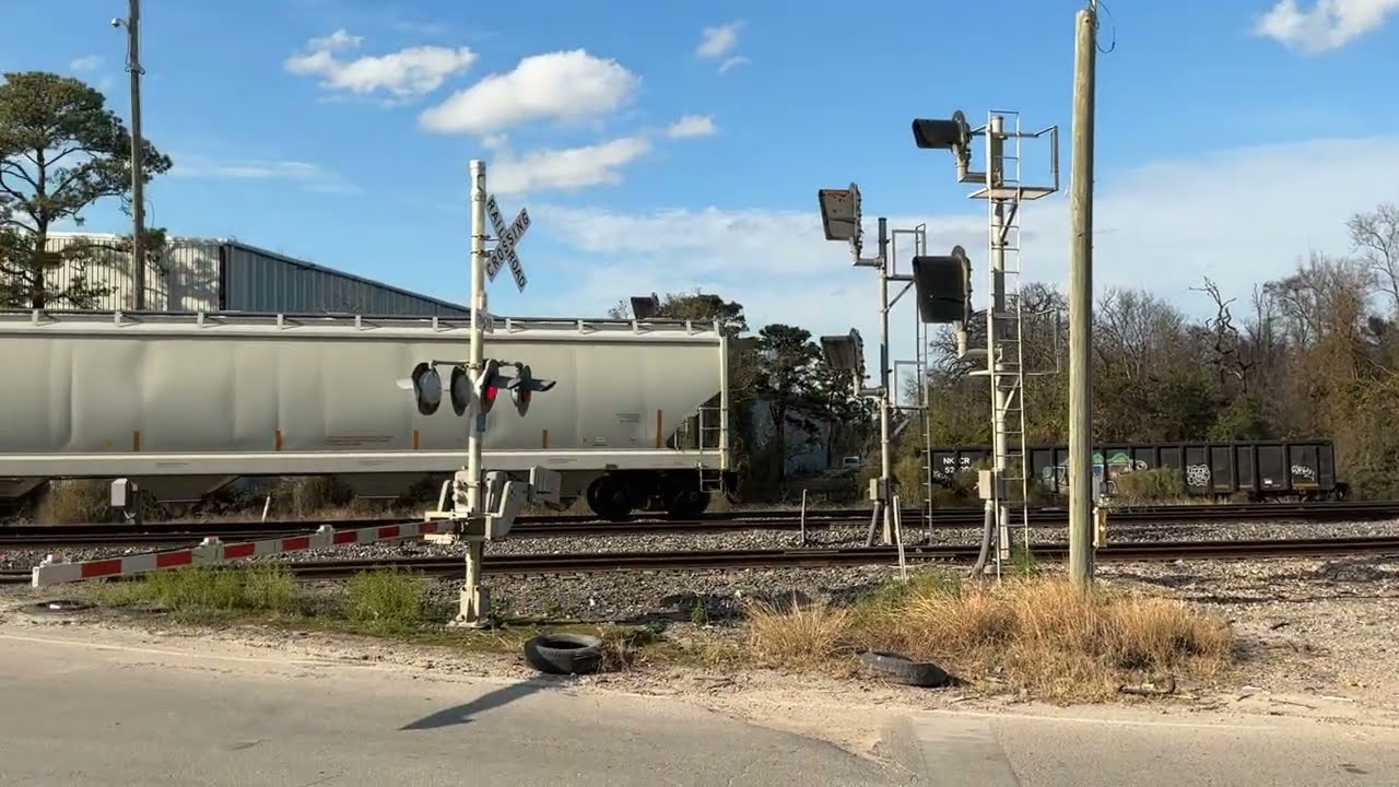Bnsf 3813 leads a manifest train in Houston Texas!!!