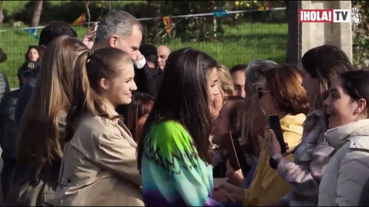 Los reyes de España y sus hijas visitaron el Pueblo Ejemplar en Villaviciosa | ¡HOLA! TV