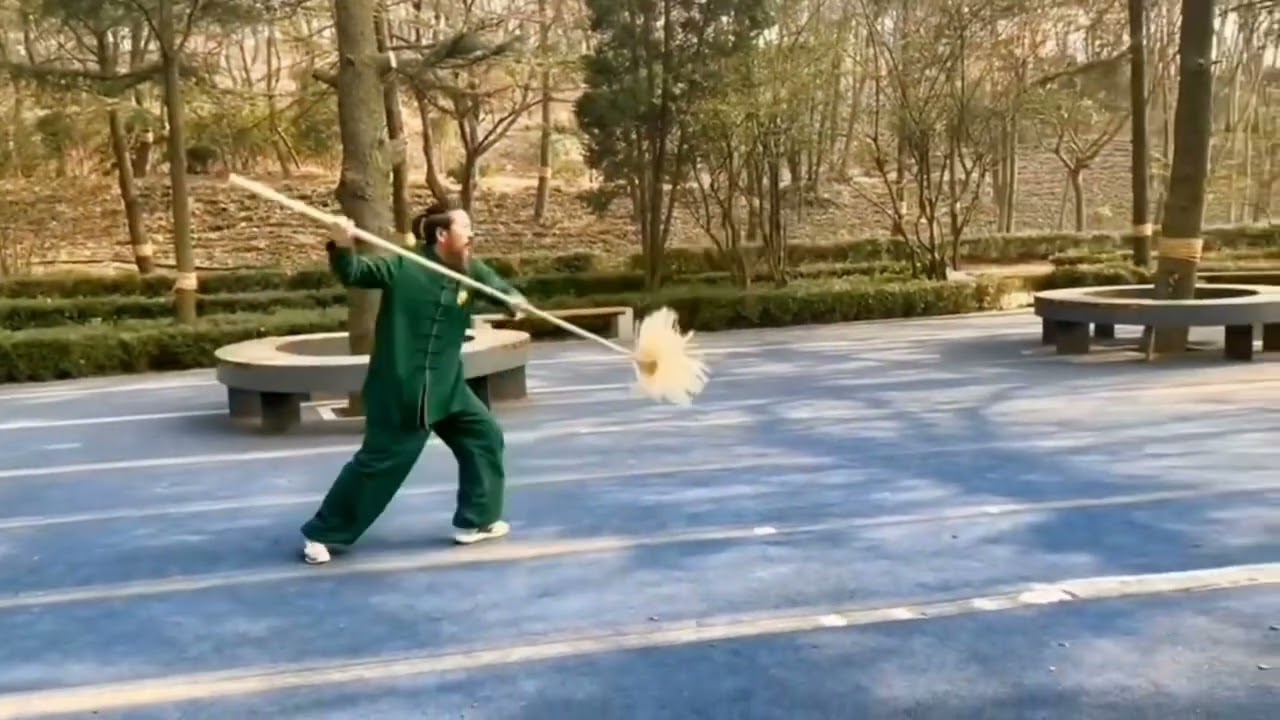 Taiji tang lang spear! Tai chi playing mantis spear! Wushu Kung-fu