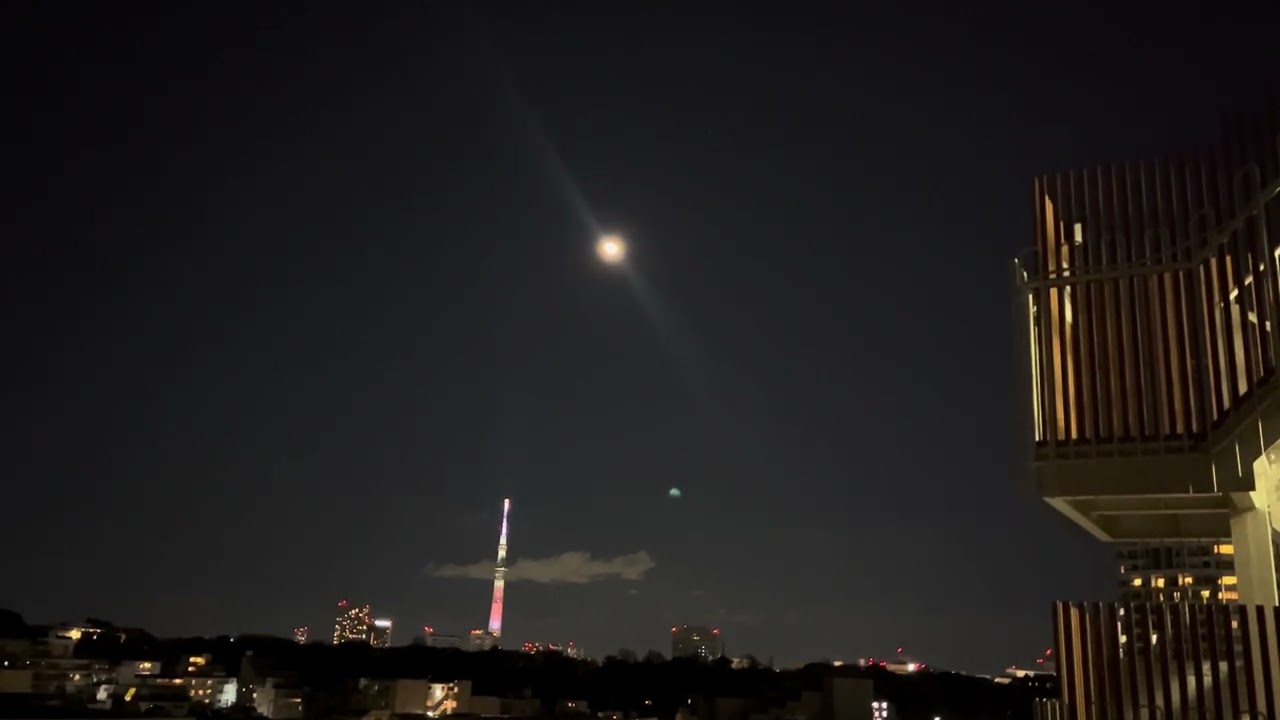 A Quiet Tokyo Night with the Moon | Skytree & Everyday Architecture | 2026.01.09