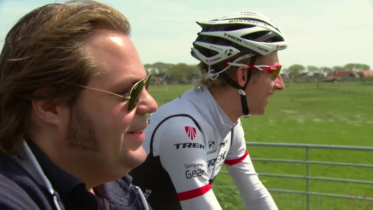 Bauke Mollema fietst met Frank over het prachtige Ameland