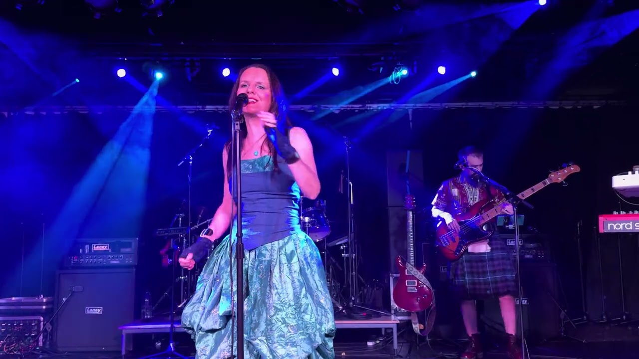 Oddleaf perform Back in Time