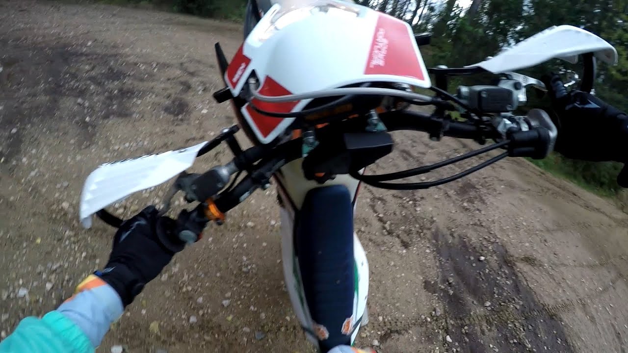 Mācījos pivot turns un aprāvos! Slapjš mežs + sand surfing pa trasi