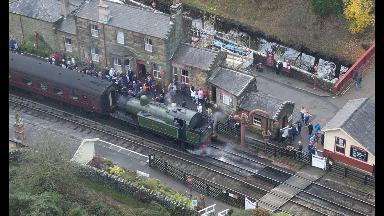 Watching a Lambton Tank 0-6-2T pull into and leave Goathland station 4K