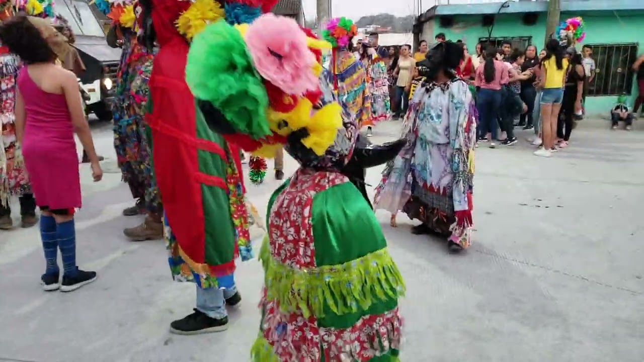 La comparsa Afromestiza de Coyolillo se junta para iniciar el desfile