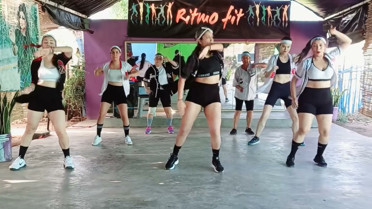 El chuntaro Style 💢💢#cardiofit #zumbafitness #bailes #ejercicios #ritmofit ✅✅