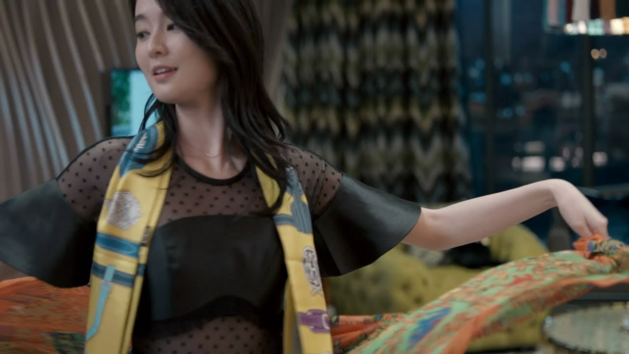 关关改变形象惊艳众人，突然变得特别有女人味