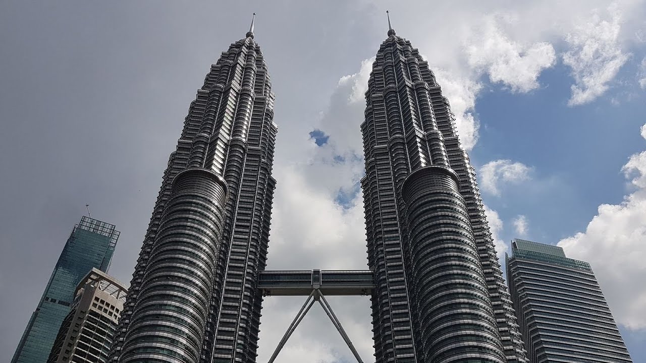 Petronas Twin Towers tour (452 m)