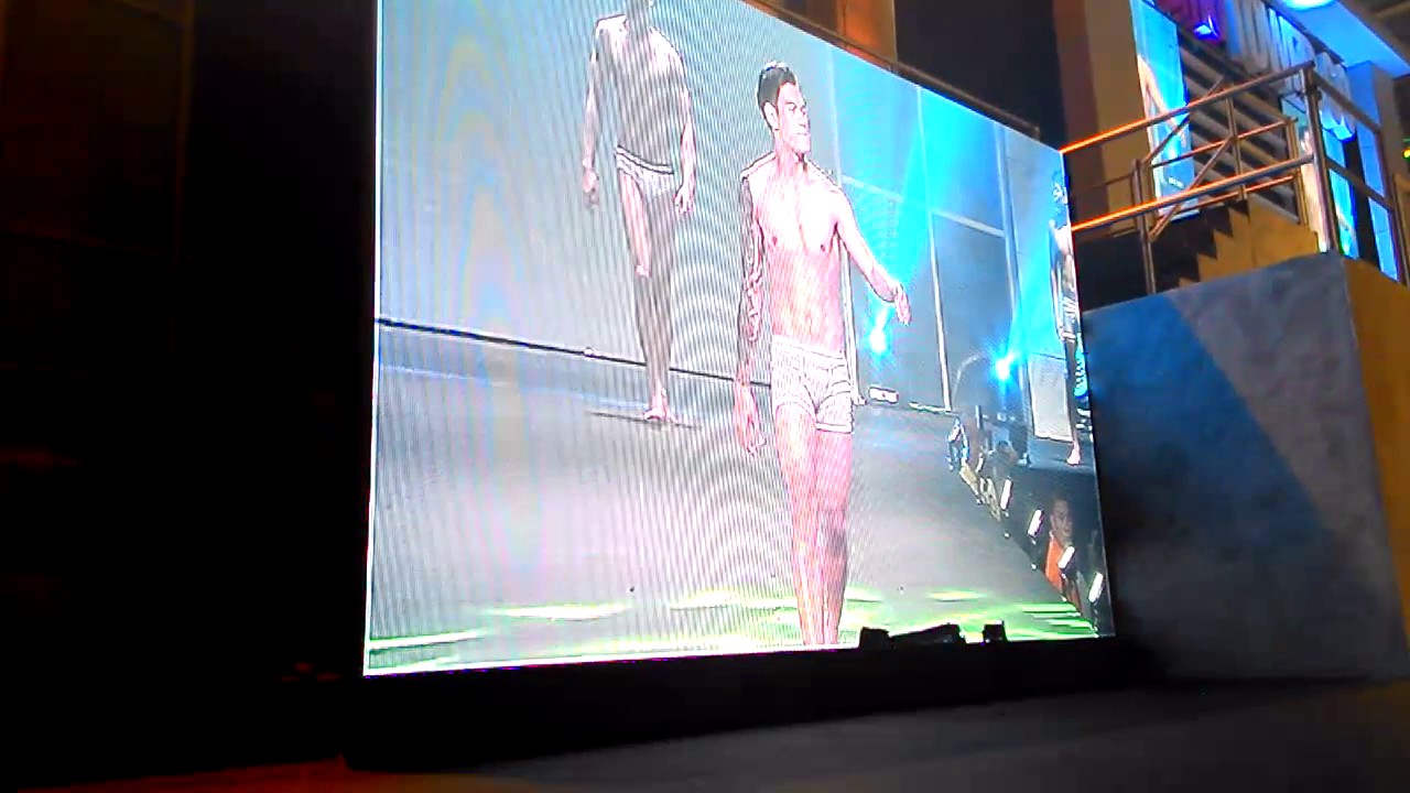 Zeus Collins doing his thing at cosmo bash 69