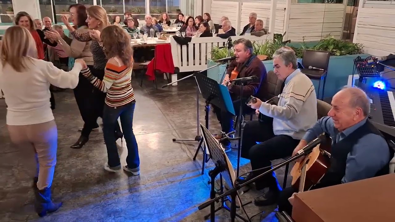 🎶 💃 🍽️ GREEK DANCE AND MUSIC BY ORFEAS 🍽️ 🎶 ΟΡΦΕΑΣ 🥁 💃 KALAMATA GREECE 🇬🇷