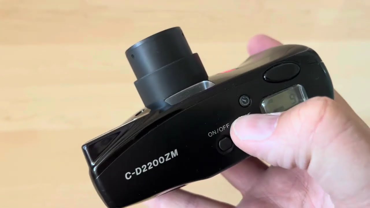 Panasonic C-D2200ZM old photo camera 35mm filmroll mini zoom macro lens 35-70mm quartz date device