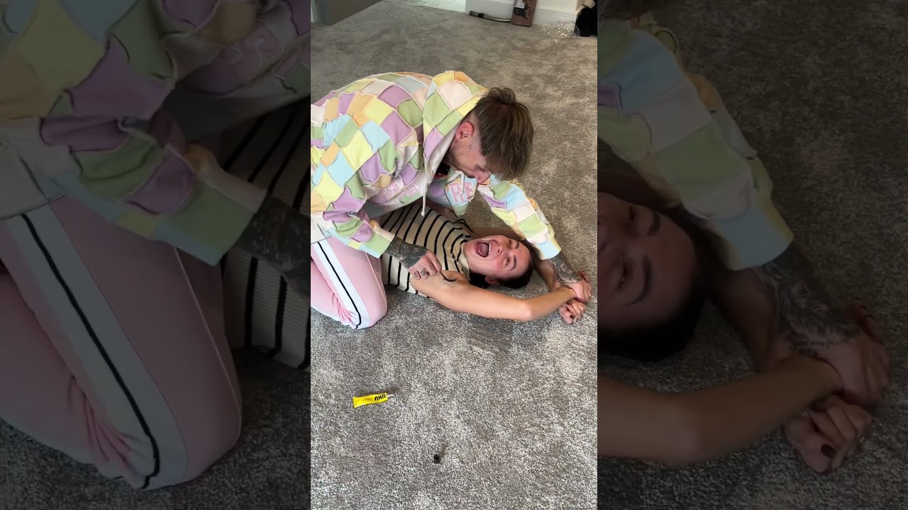 У Жасмин волосатые подмышки! 😂