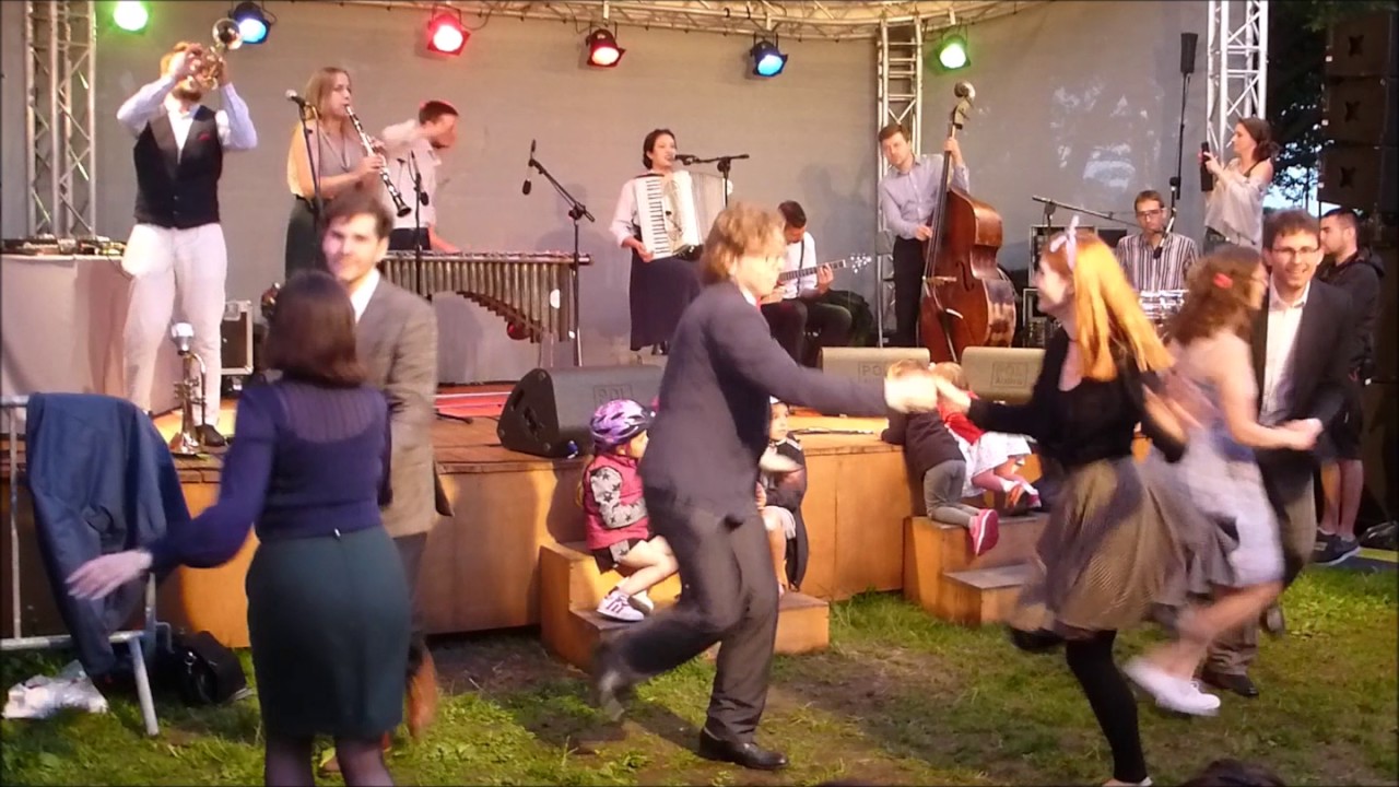 Warszawska Orkiestra Sentymentalna - Potańcówka przy fontannie