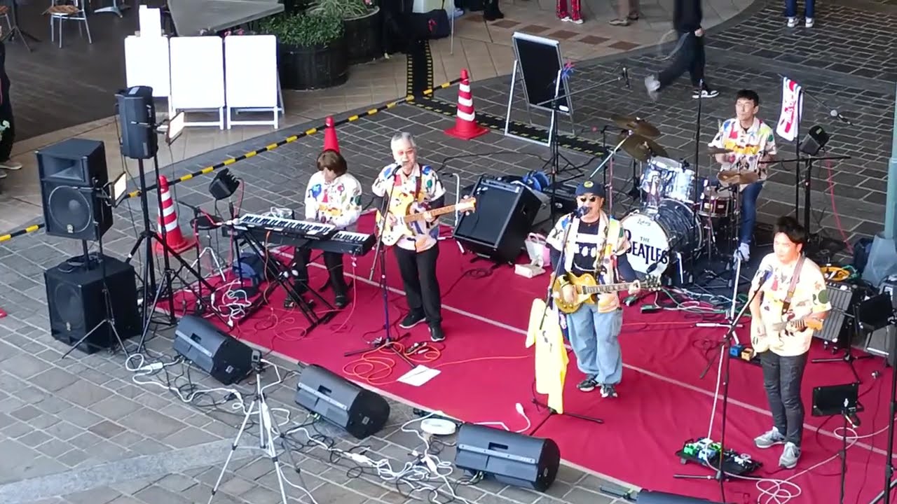 2025.11.8 第1回 水都ビートルズストリート at 大阪アメニティパーク(OAP) 野外特設ステージ by イエローサブマソソ （The Beatles Cover Band）
