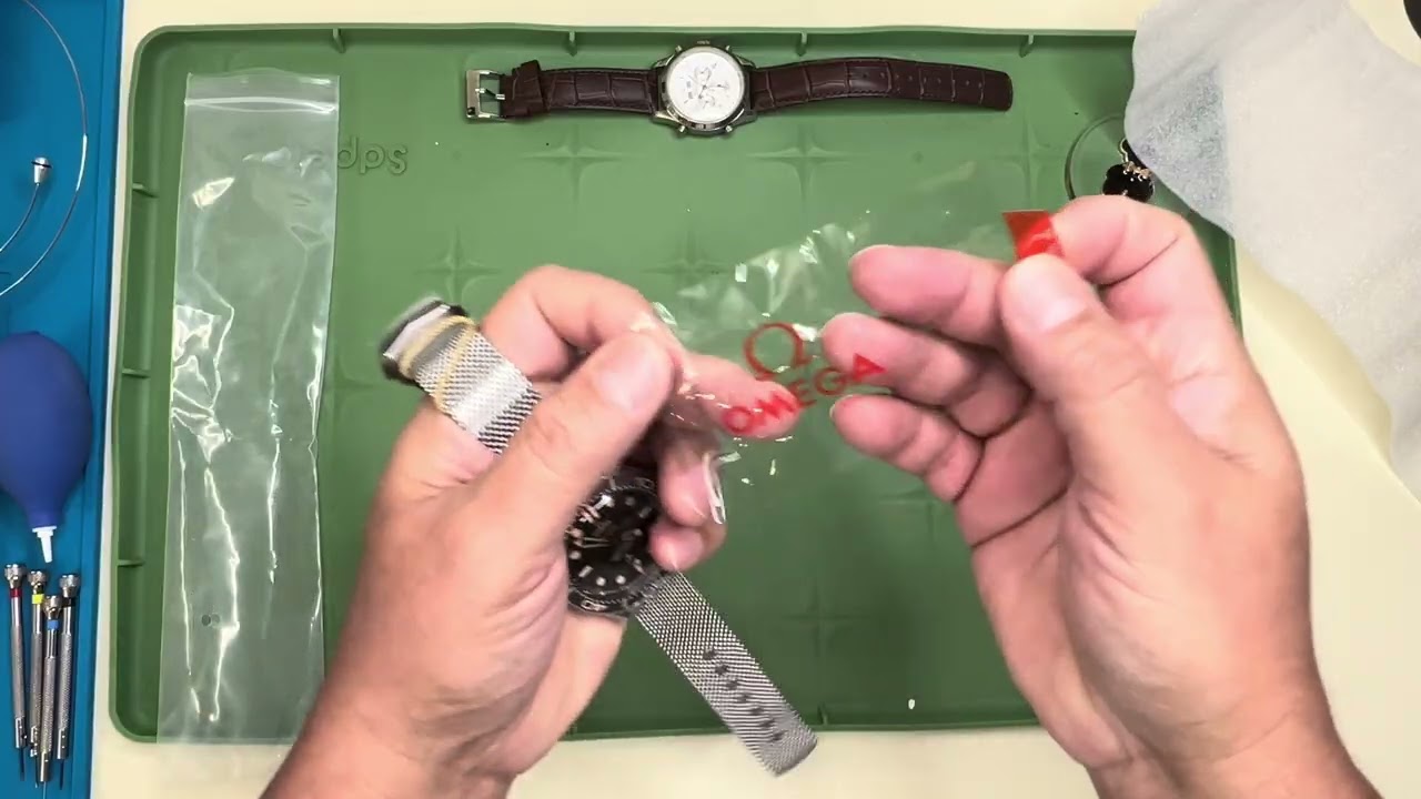 Unboxing Omega 007 Chino