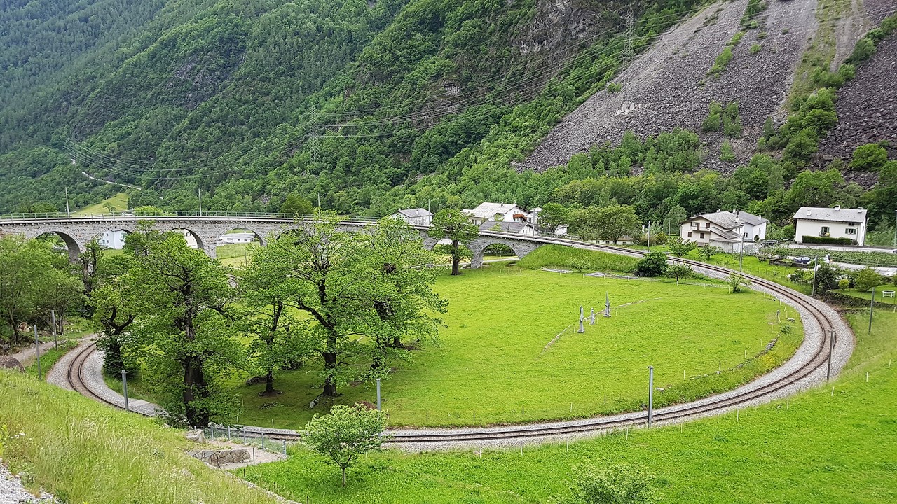 Bernina Express - Kreisviadukt von Brusio 🇨🇭
