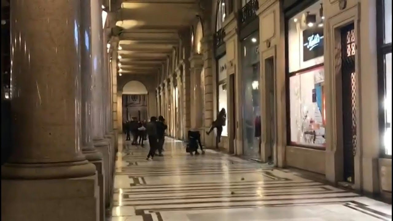 Protesters smash store windows in Turin in demonstration against virus restrictions | AFP