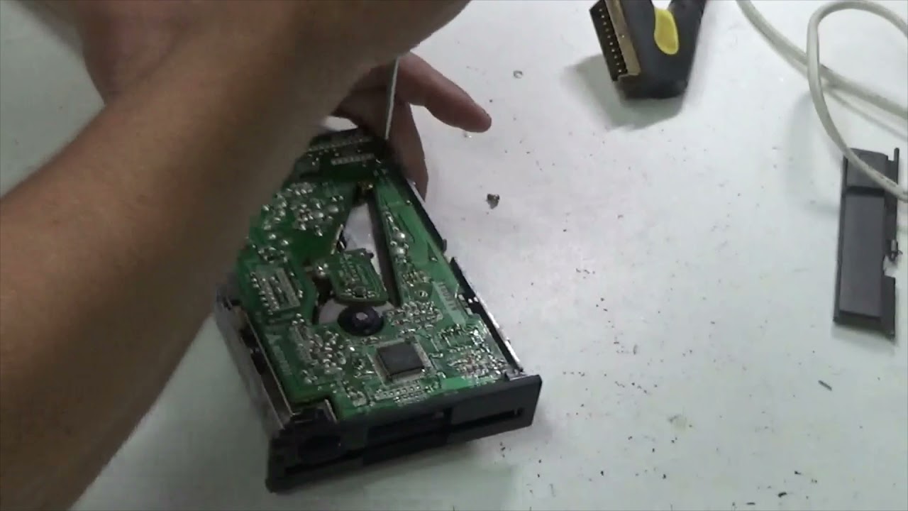 How to repair the disk-drive from this Philips NMS 8245 MSX2 computer