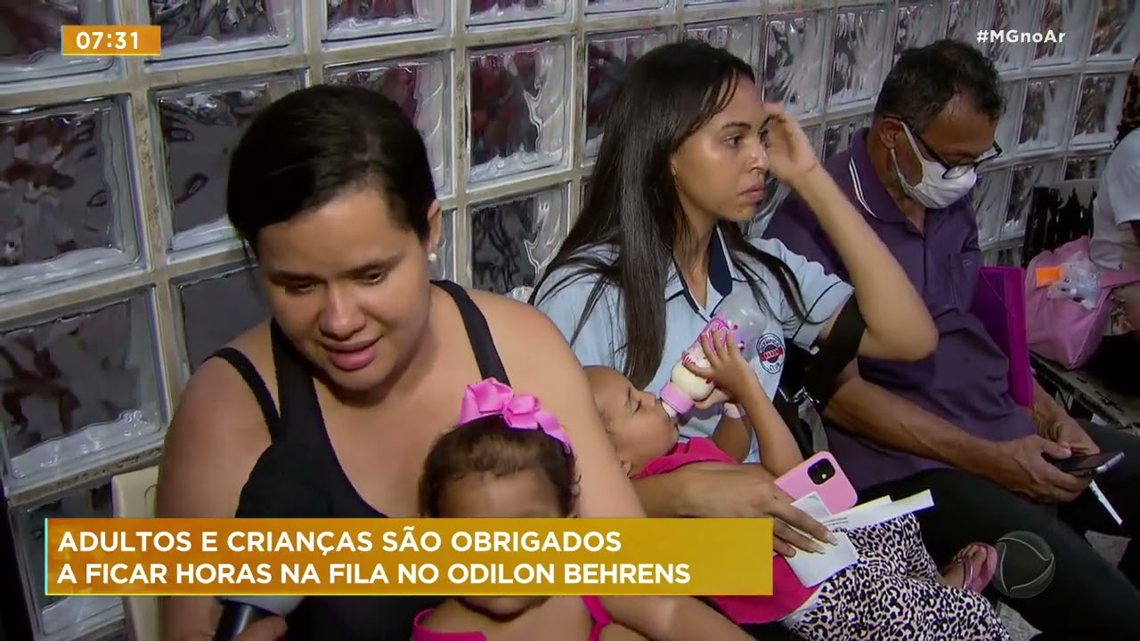 Adultos e crianças reclamam de tempo de espera na fila no Hospital Odilon Behrens em BH