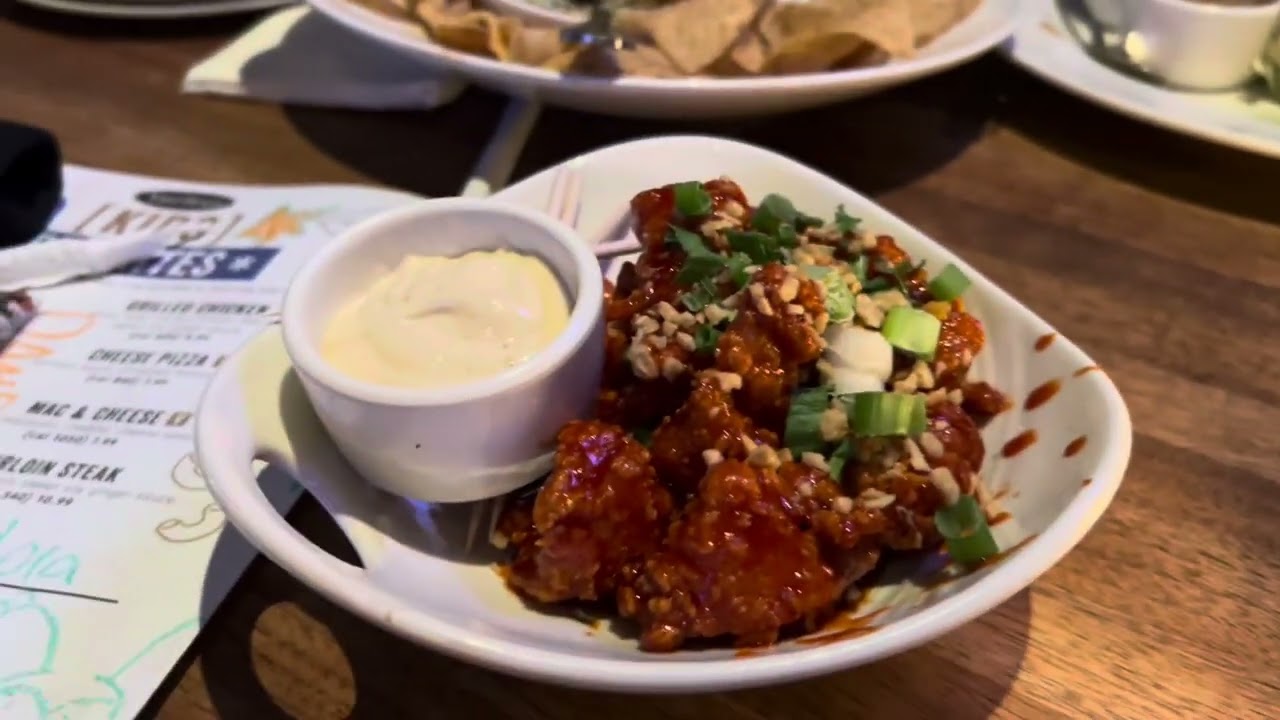 YARD HOUSE Happy Hour 1/2 off appetizers. Hit or miss?! 