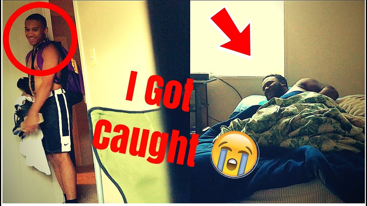 Masturbating In Homeboys Bed Naked (PRANK)