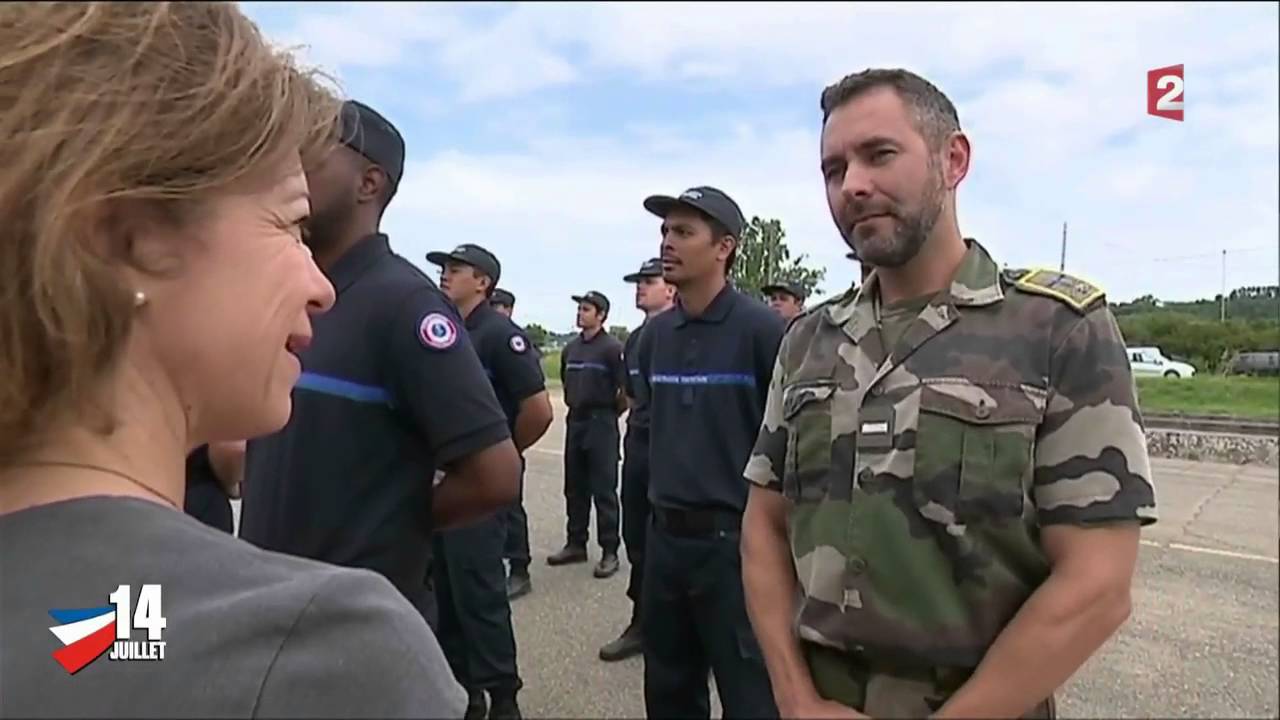 L' E.N.A.P. défile sur les Champs-Elysée le 14 juillet 2016  France 2 Reportage