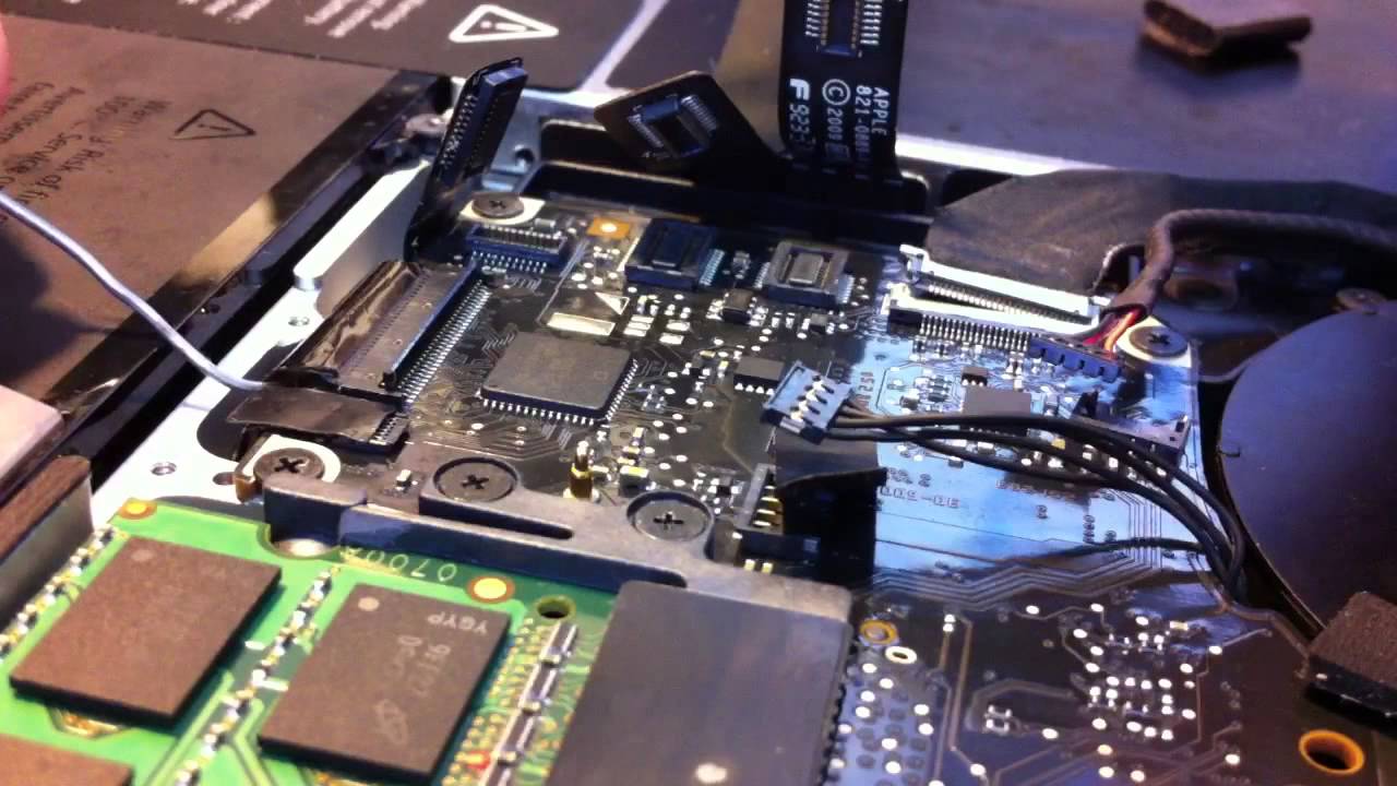 GizmoTij - Apple Macbook Pro A1278 Desmontar la Logic Board 820-2530-A 2009