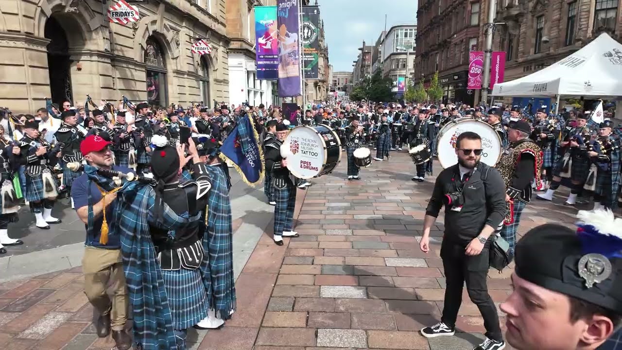 Scotland The Brave mixed with The Black Bear - Edinburgh Military Tattoo Pipes & Drums