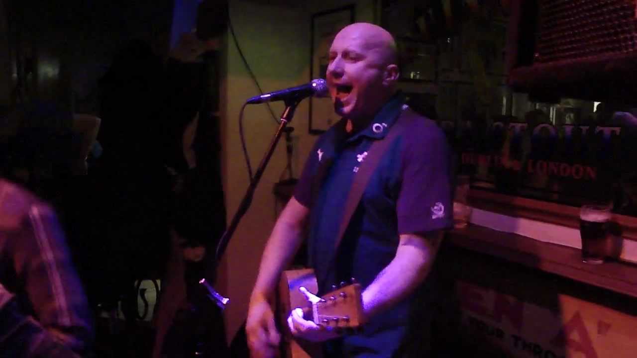 Brian Brody - Rocky Road to Dublin -Live Peadar Kearneys -