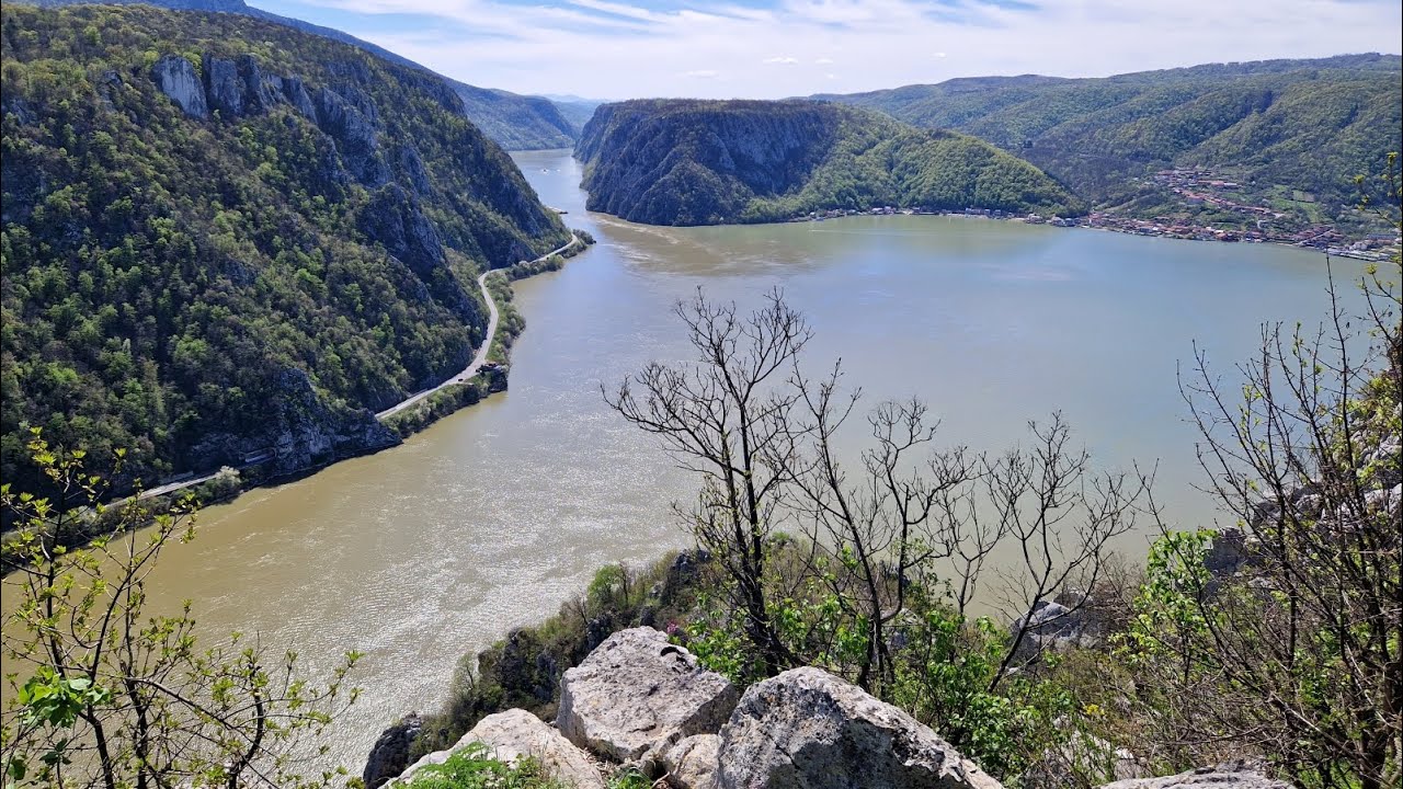 Cazanele Dunarii - Ciucarul Mic, traseu  triunghi rosu, Romania, aprilie 2023