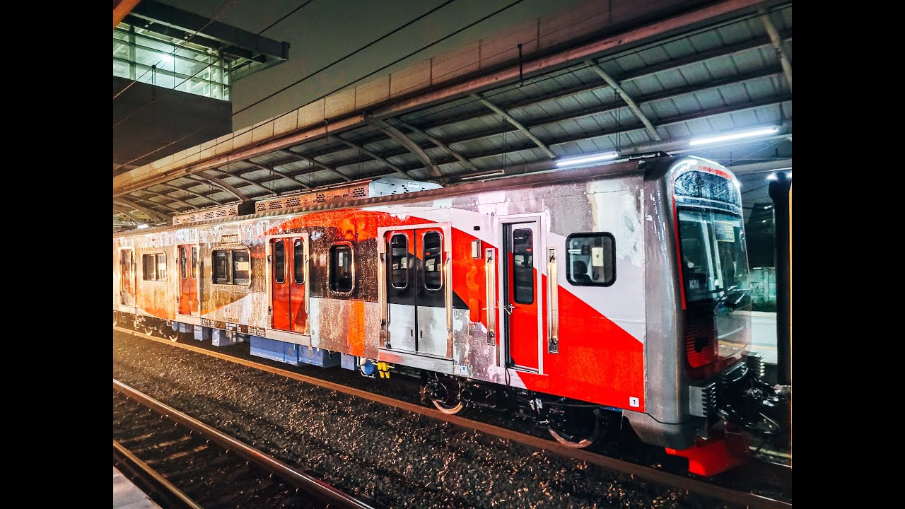 KRL Baru Buatan INKA Tiba di Jakarta