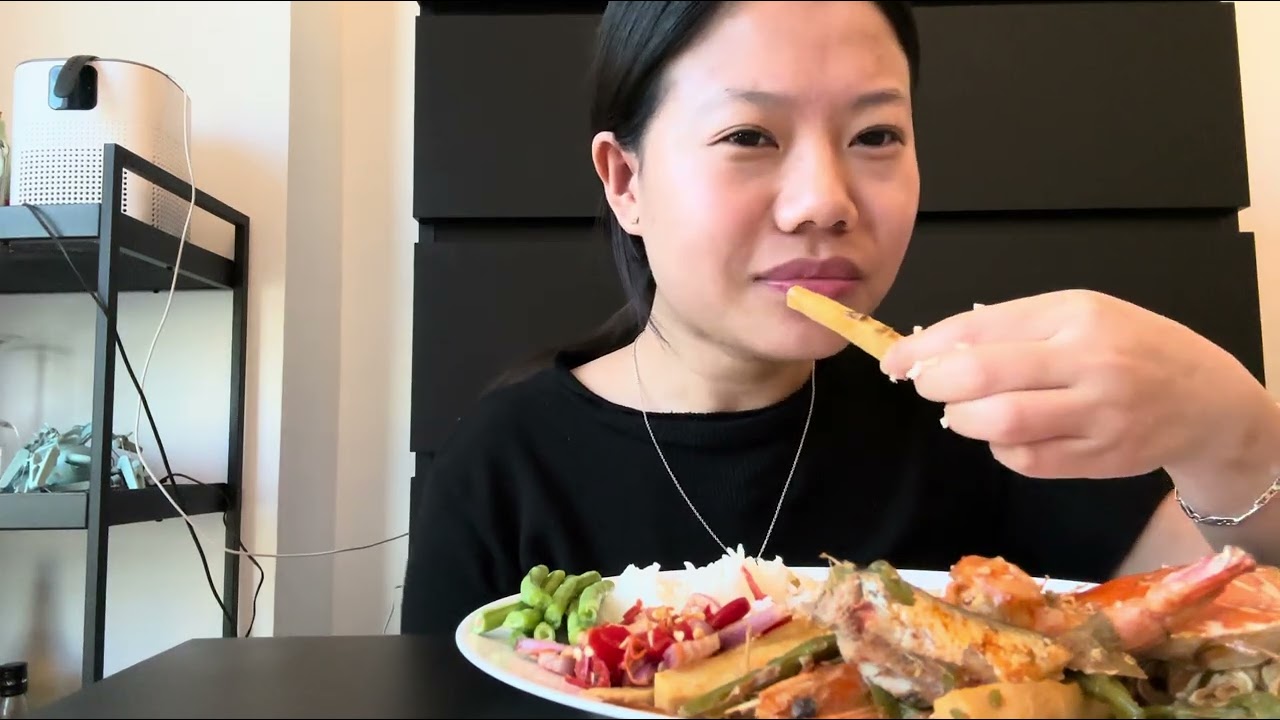 Eating Naga-style seafood ||Tajung ozukum 