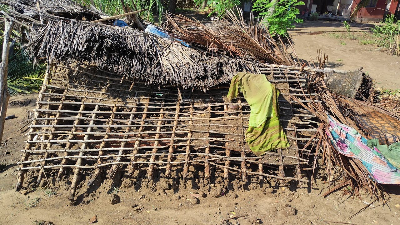 AJALI YA NYUMBA KUANGUKIWA NA MNAZI | PANGANI