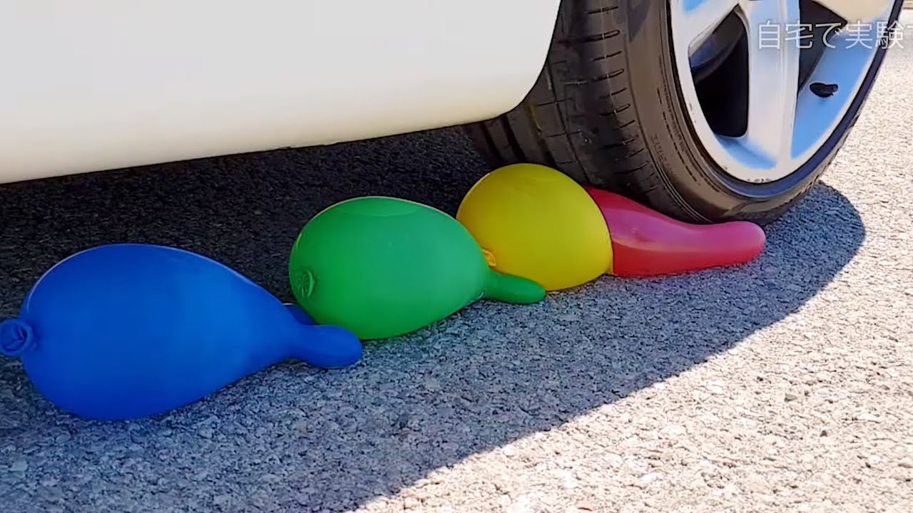 水で満たされた風船を粉砕