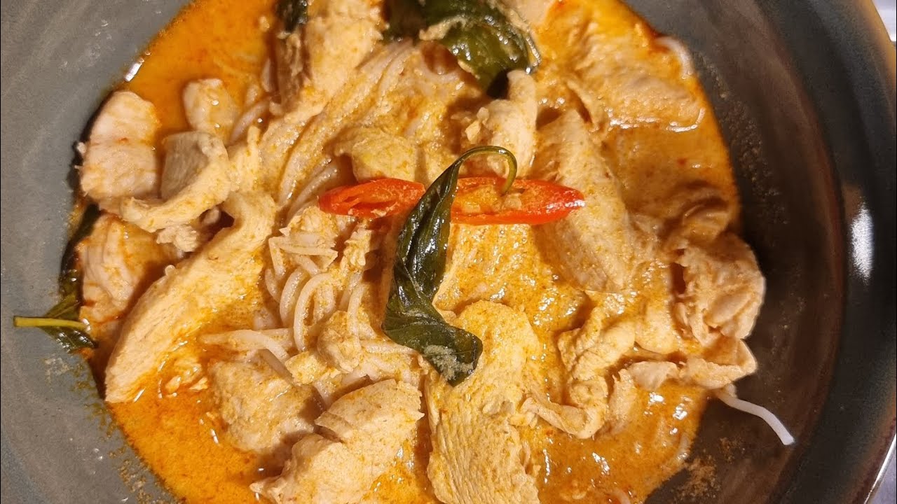 Nothing beats a bowl of homemade Red Chicken Curry. 🍛✨ smells amazing with that fresh Thai basil.