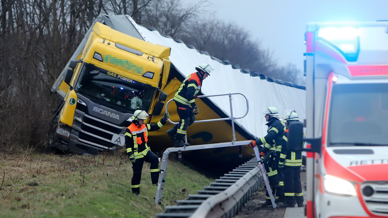 Lkw mit LNG-Tank verunglückt - A1 stundenlang gesperrt