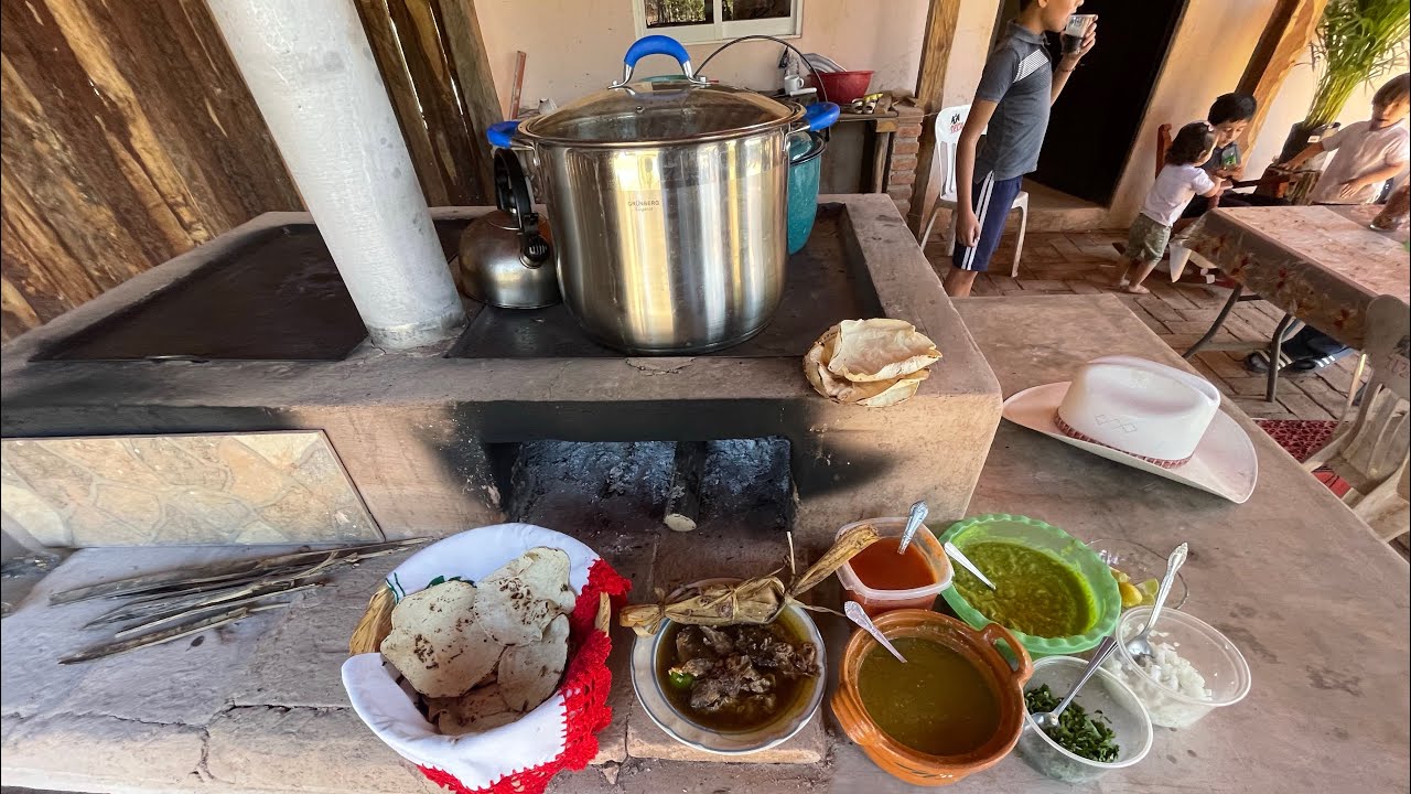 CABEZA DE RES EN SU JUGO AL ESTILO Los Rancheritos De Sinaloa