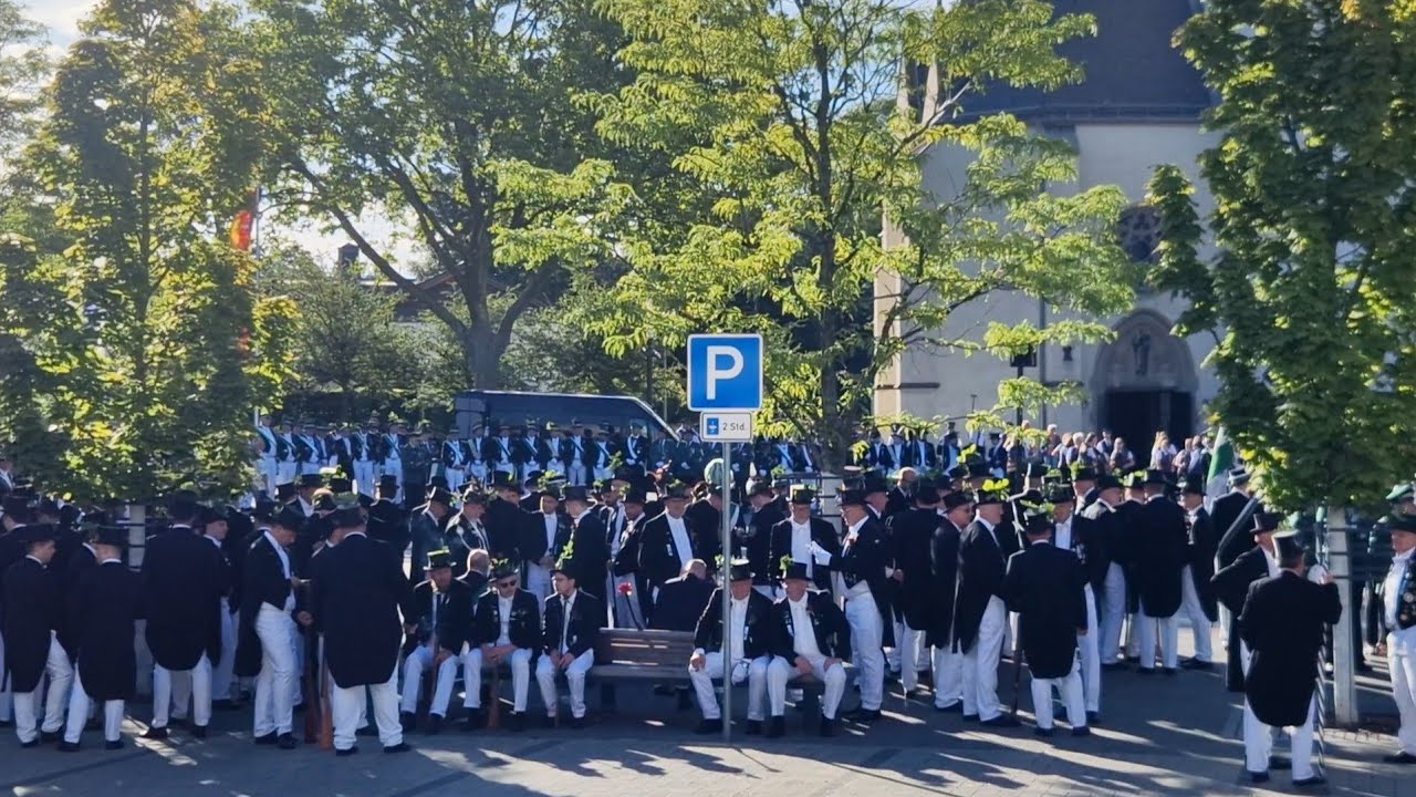Sebastianer Schützenfest  Geseke 2024 Antritt am Marlplatz und Königspaar Abholung