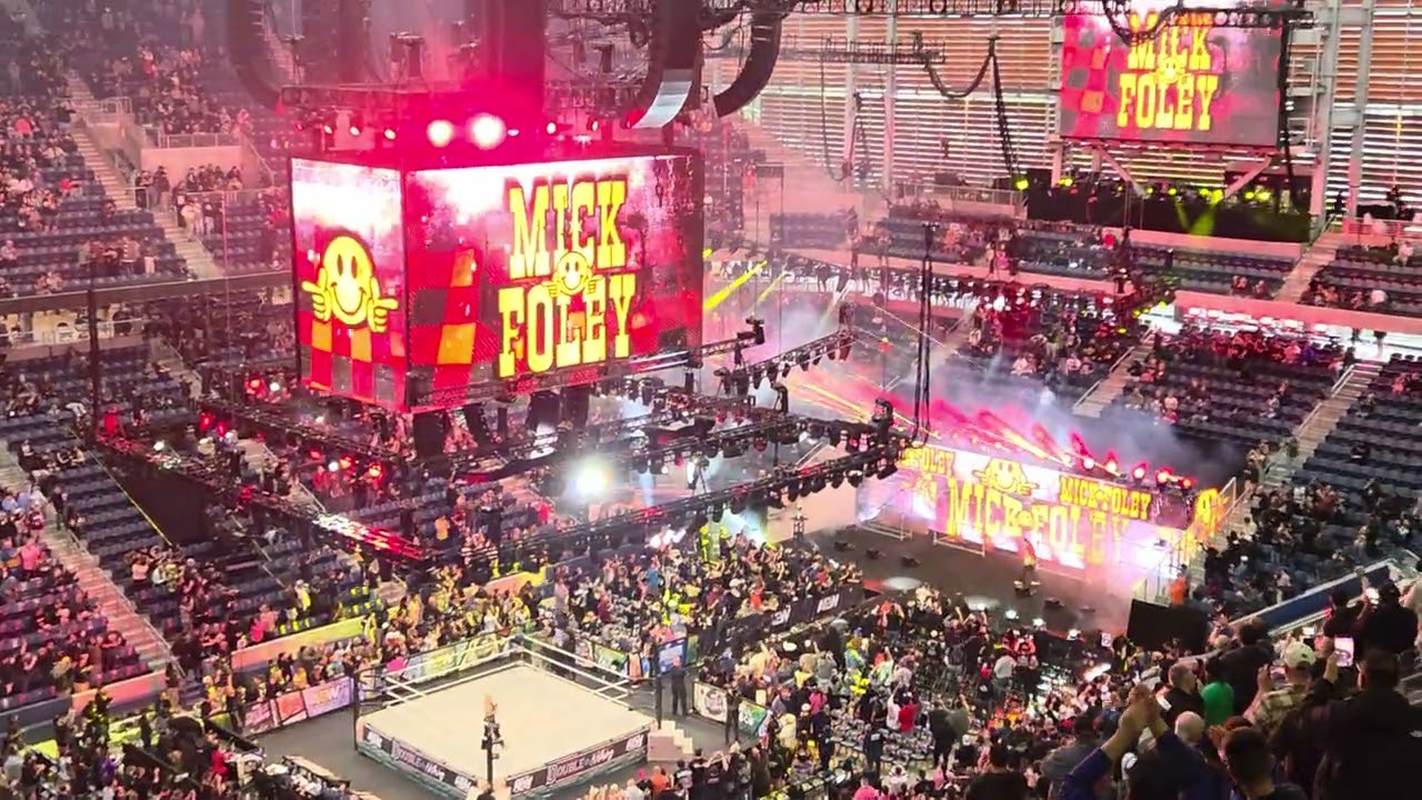 Mick Foley First AEW entrance [Double or Nothing Fan Reaction]