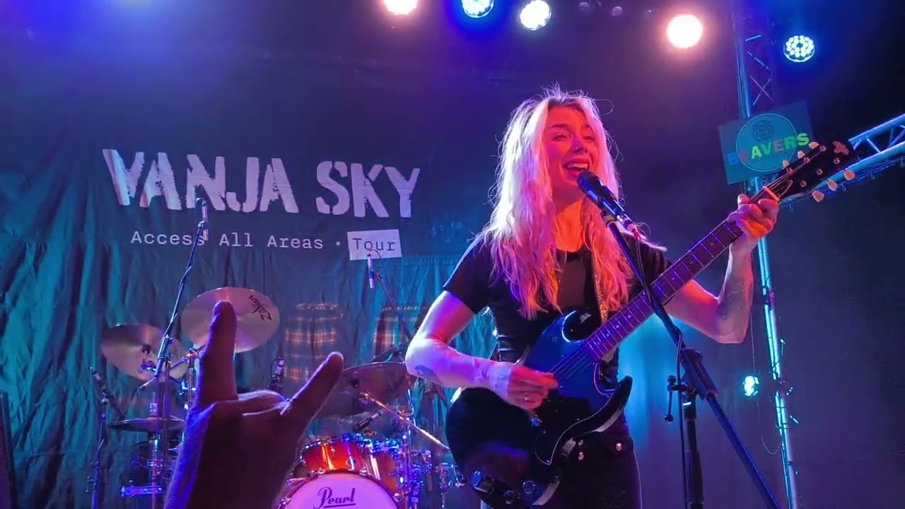 Vanja Sky live im BEAVERS