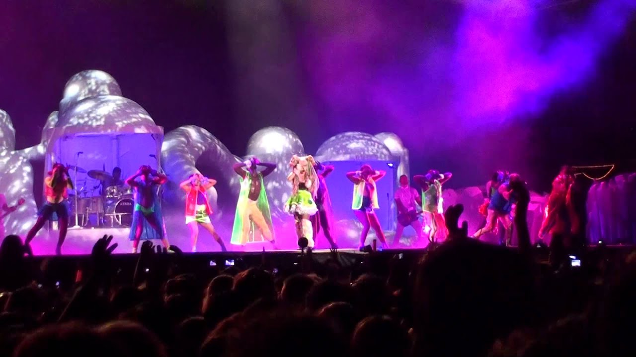 Lady Gaga : Applause Live @RBC Royal Bank Bluesfest 2014