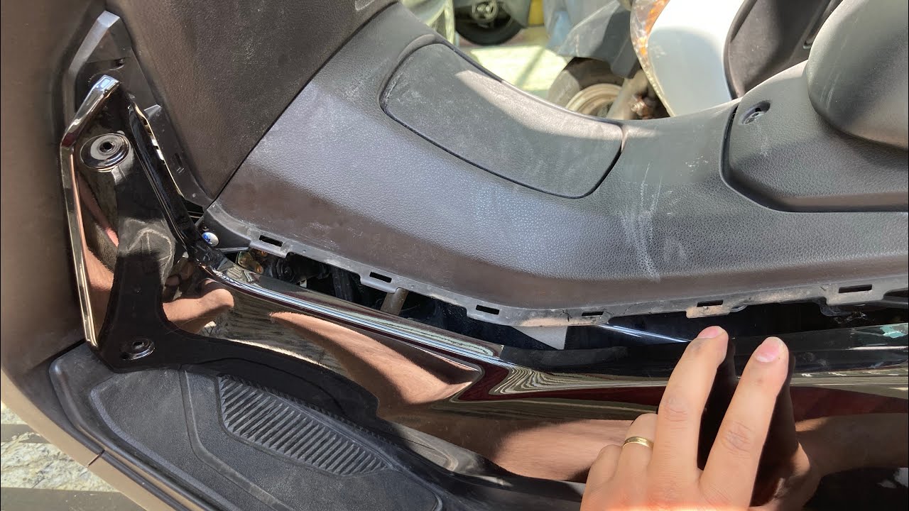 Como desmontar a carenagem lateral Nmax 2022