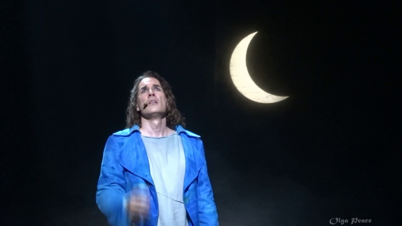 Notre Dame de Paris. Lune. Richard Charest. Moscou.19/10/2019