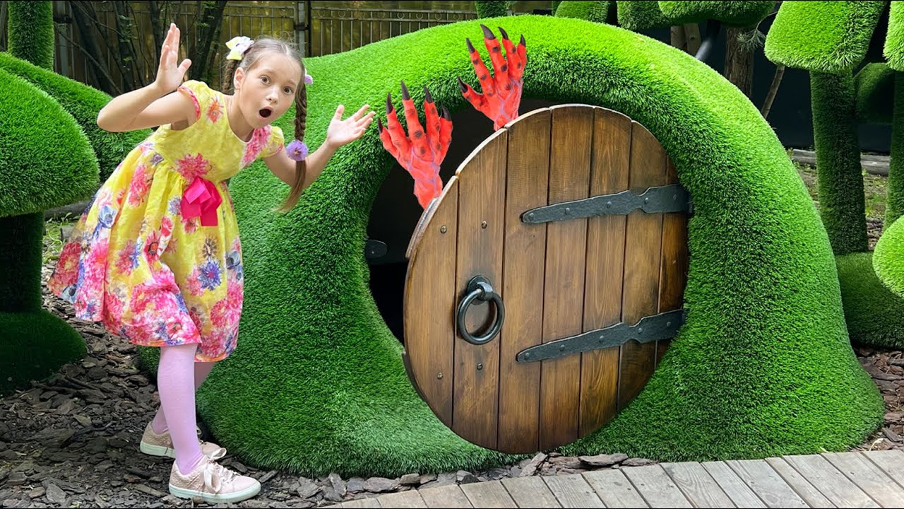 Sofia in the Amusement Park Lost her Dragon and is looking for her missing toy